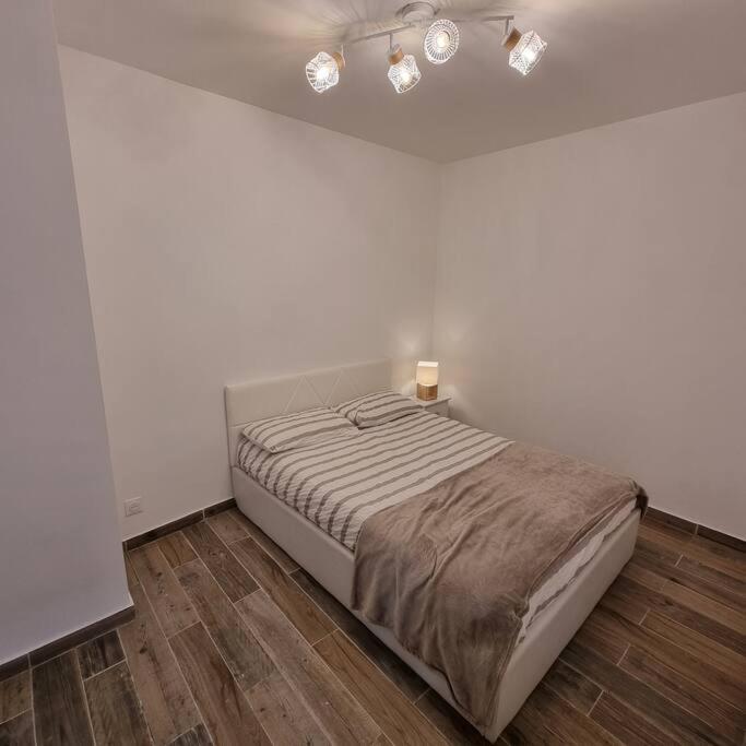3 Pieces Refait A Neuf. Centre-ville. Appartement