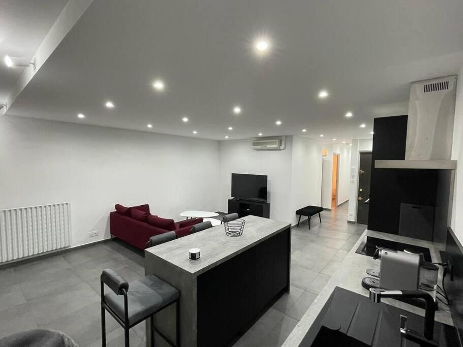 Appartement 3 Pieces Refait A Neuf. Centre-ville. Menton